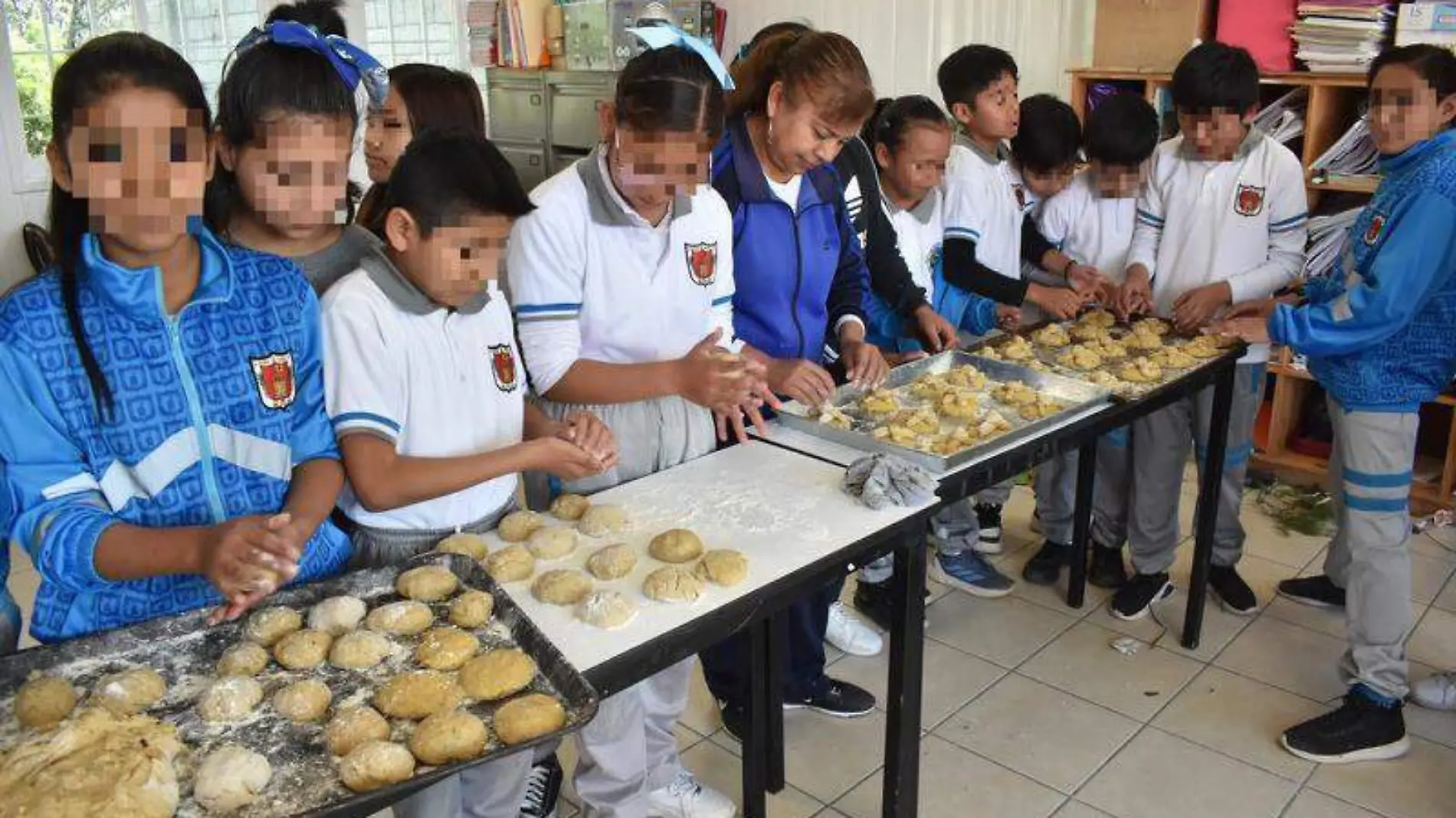 Elaboran pan de muerto (3)